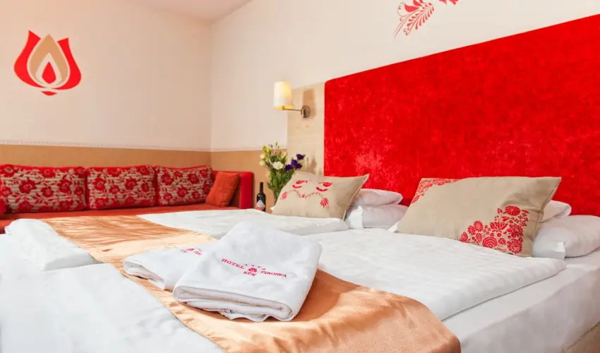 Hotel Piroska Bk, Bkfrd - PirosKarcsony