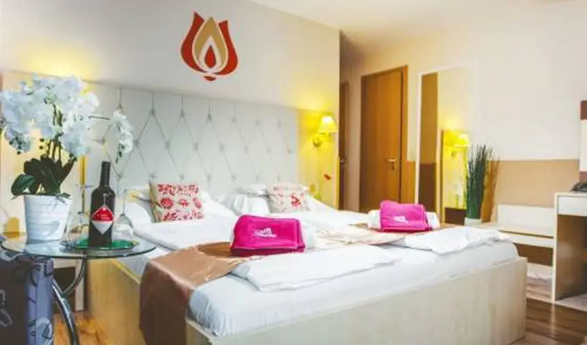 Hotel Piroska Bk, Bkfrd - PirosKarcsony