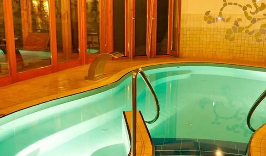 Hotel Piroska Bk, Bkfrd - PirosKarcsony