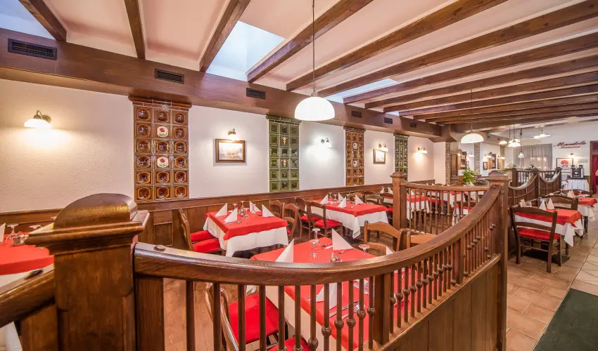 Hotel Piroska Bk, Bkfrd - PirosKarcsony