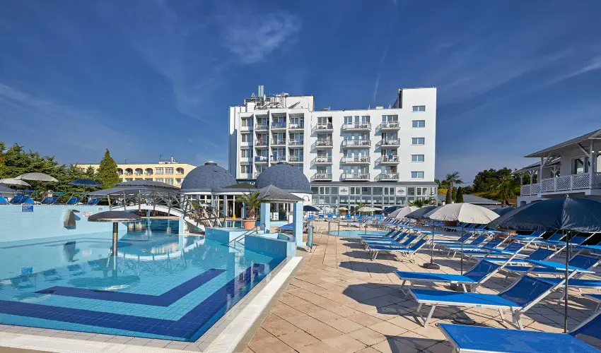 Silver Hotel Hajdszoboszl - Karcsony - specilis elrefizetssel (min. 3 j)