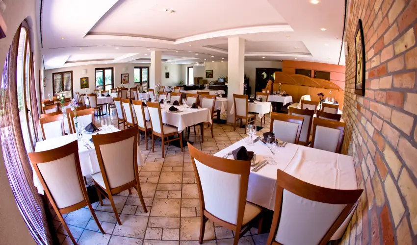 Hotel Stci Wellness & Konferencia Vecss - Karcsony (min. 2 j)