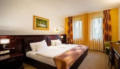 Hotel V�csecity Hern�dv�cse