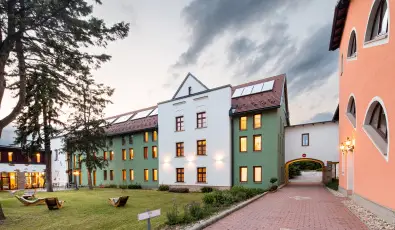 Hotel V�csecity Hern�dv�cse