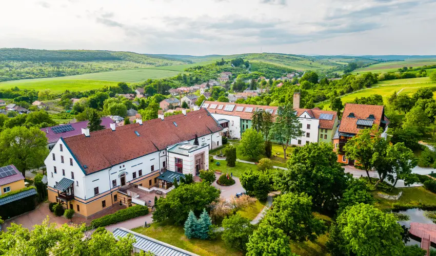 Hotel V�csecity Hern�dv�cse - Kar�csony (min. 2 �j)