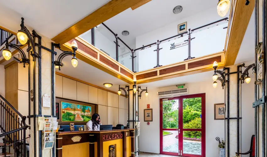 Hotel V�csecity Hern�dv�cse - Kar�csony (min. 2 �j)