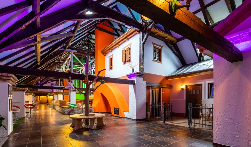 Hotel V�csecity Hern�dv�cse - Kar�csony (min. 2 �j)