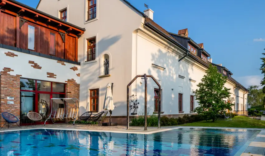 Hotel V�csecity Hern�dv�cse - Kar�csony (min. 2 �j)