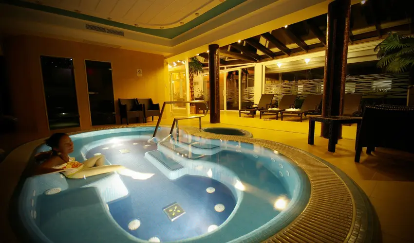 Hotel Xavin Hark�ny - Kar�csony (min. 2 �j)