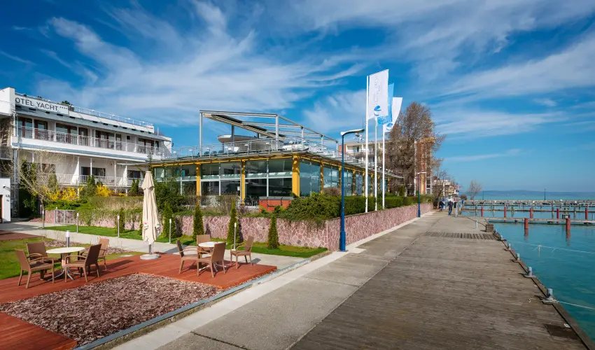 Hotel Yacht Wellness & Business Sifok - Karcsony (min. 3 j)