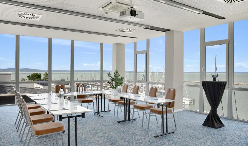 Hotel Yacht Wellness & Business Si�fok - Kar�csony - teljes el�refizet�ssel (min. 2 �j)