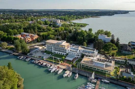Hotel Yacht Wellness & Business - Kar�csony - teljes el�refizet�ssel