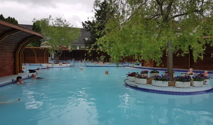 Therm�l Apartmanh�z Kom�rom - Kar�csony