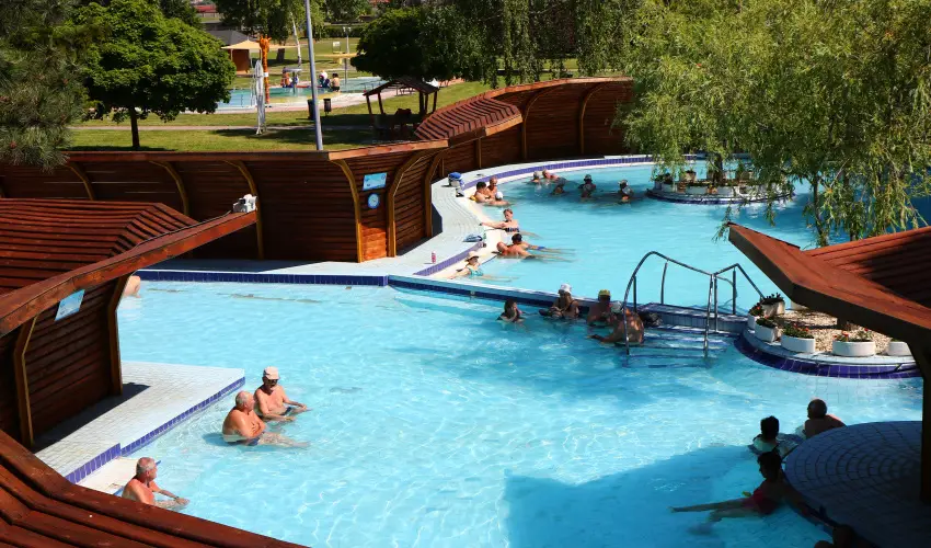 Therm�l Apartmanh�z Kom�rom - Kar�csony