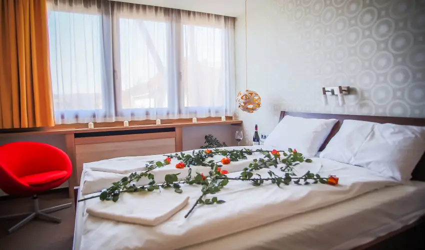 Imola Udvarhz Eger - Karcsony (min. 2 j)