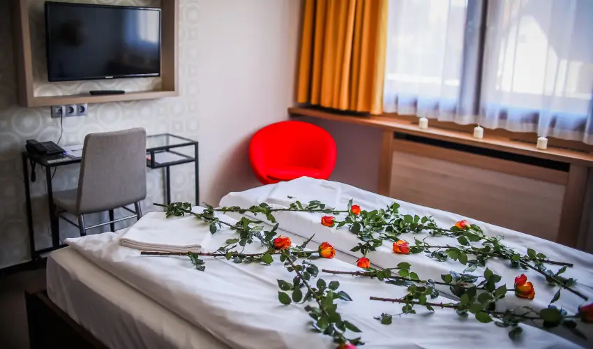 Imola Udvarhz Eger - Karcsony (min. 2 j)