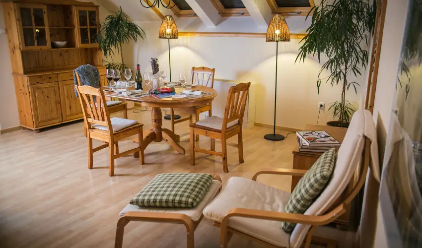 Imola Udvarhz Eger - Karcsony (min. 2 j)