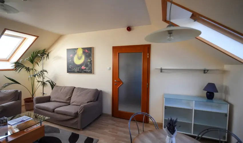 Imola Udvarhz Eger - Karcsony (min. 2 j)