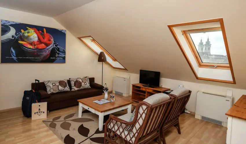 Imola Udvarhz Eger - Karcsony (min. 2 j)