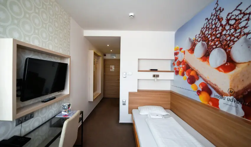 Imola Udvarhz Eger - Karcsony (min. 2 j)