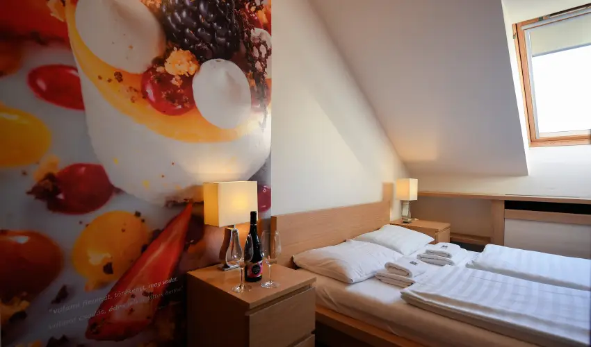 Imola Udvarhz Eger - Karcsony (min. 2 j)