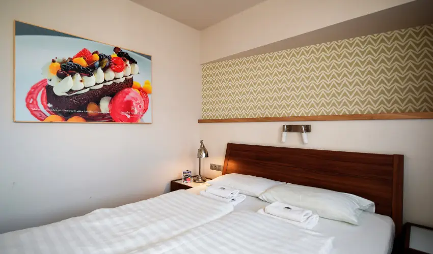 Imola Udvarhz Eger - Karcsony (min. 2 j)