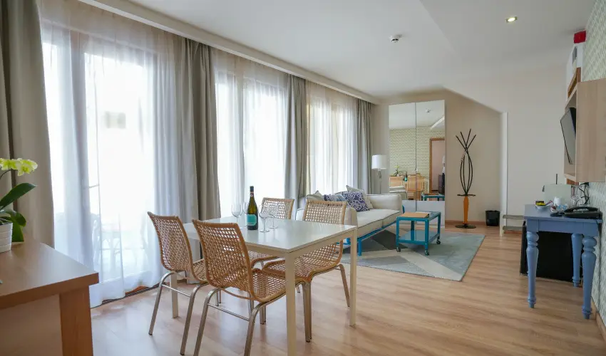 Imola Udvarhz Eger - Karcsony (min. 2 j)