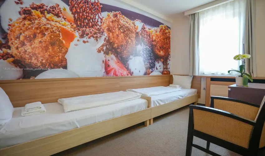 Imola Udvarhz Eger - Karcsony (min. 2 j)