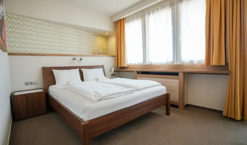 Imola Udvarhz Eger - Karcsony (min. 2 j)