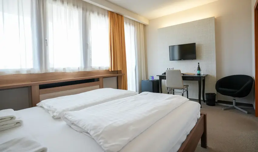 Imola Udvarhz Eger - Karcsony (min. 2 j)