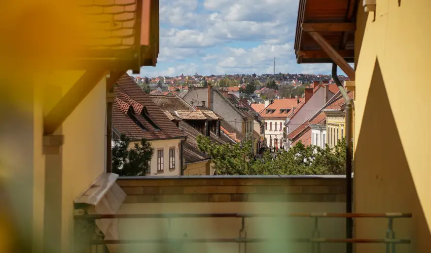 Imola Udvarhz Eger - Karcsony (min. 2 j)