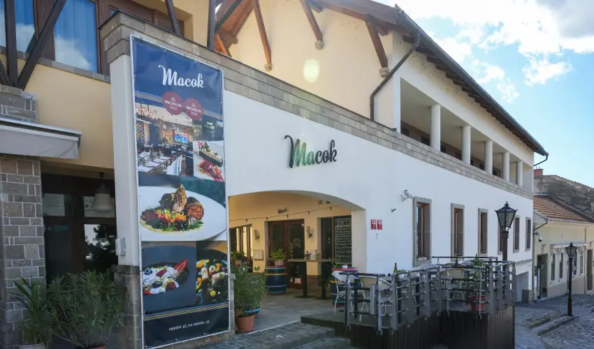 Imola Udvarhz Eger - Karcsony (min. 2 j)