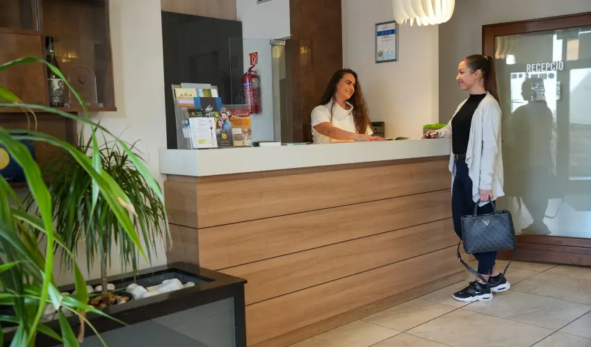 Imola Udvarhz Eger - Karcsony (min. 2 j)