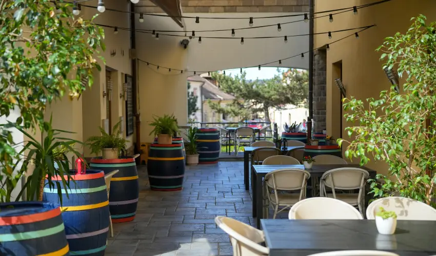 Imola Udvarhz Eger - Karcsony (min. 2 j)