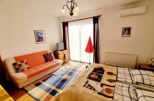 Jkai sor II. Apartman - Karcsony (min. 2 j)