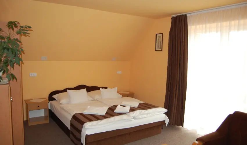 Judit Panzi Tapolca-Gyulakeszi - Karcsony (min. 2 j)