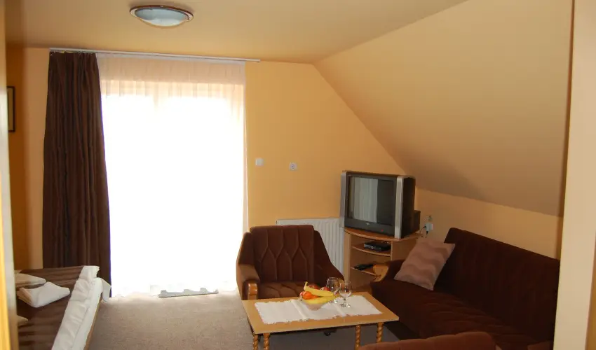 Judit Panzi Tapolca-Gyulakeszi - Karcsony (min. 2 j)