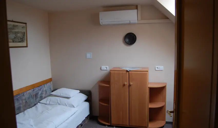 Judit Panzi Tapolca-Gyulakeszi - Karcsony (min. 2 j)