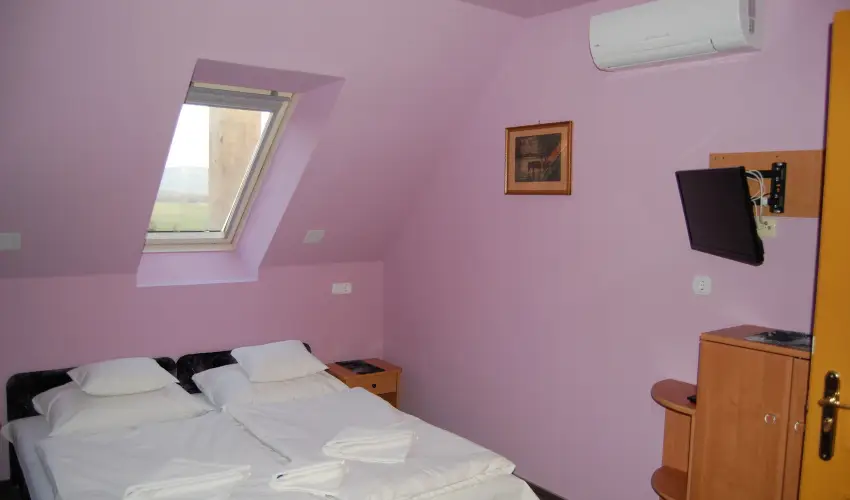 Judit Panzi Tapolca-Gyulakeszi - Karcsony (min. 2 j)