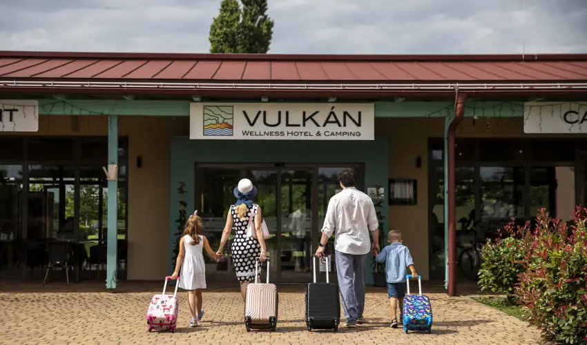 Vulk�n Wellness Hotel �s Kemping Celld�m�lk - Csillagsz�r�s Kar�csony