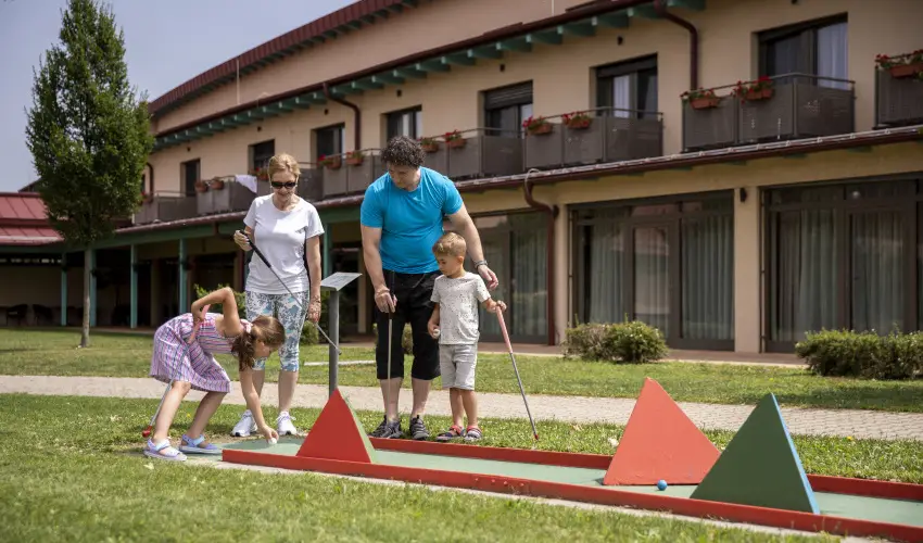 Vulk�n Wellness Hotel �s Kemping Celld�m�lk - Csillagsz�r�s Kar�csony