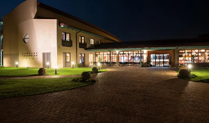 Vulk�n Wellness Hotel �s Kemping Celld�m�lk - Csillagsz�r�s Kar�csony