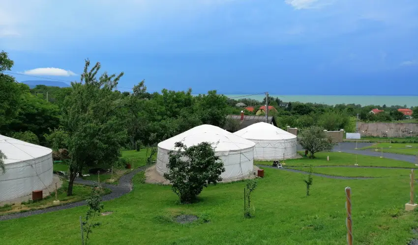 Jurta Spirit Hotel Balatongyrk - Karcsony