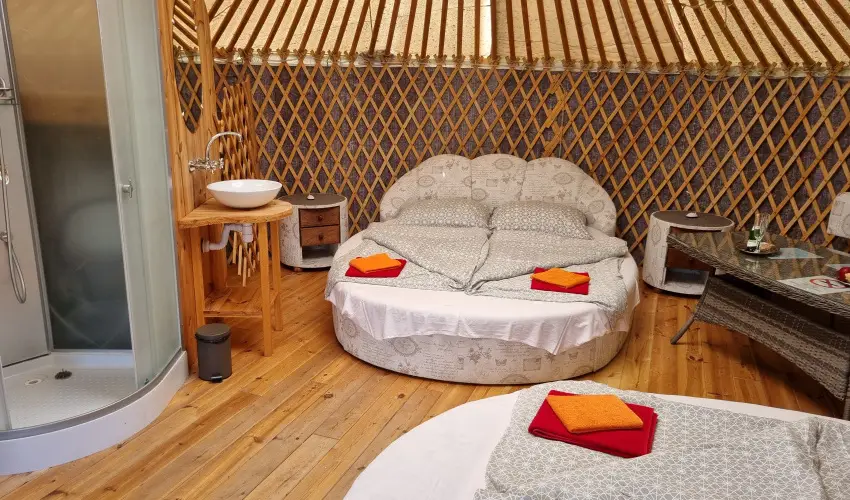 Jurta Spirit Hotel Balatongyrk - Karcsony