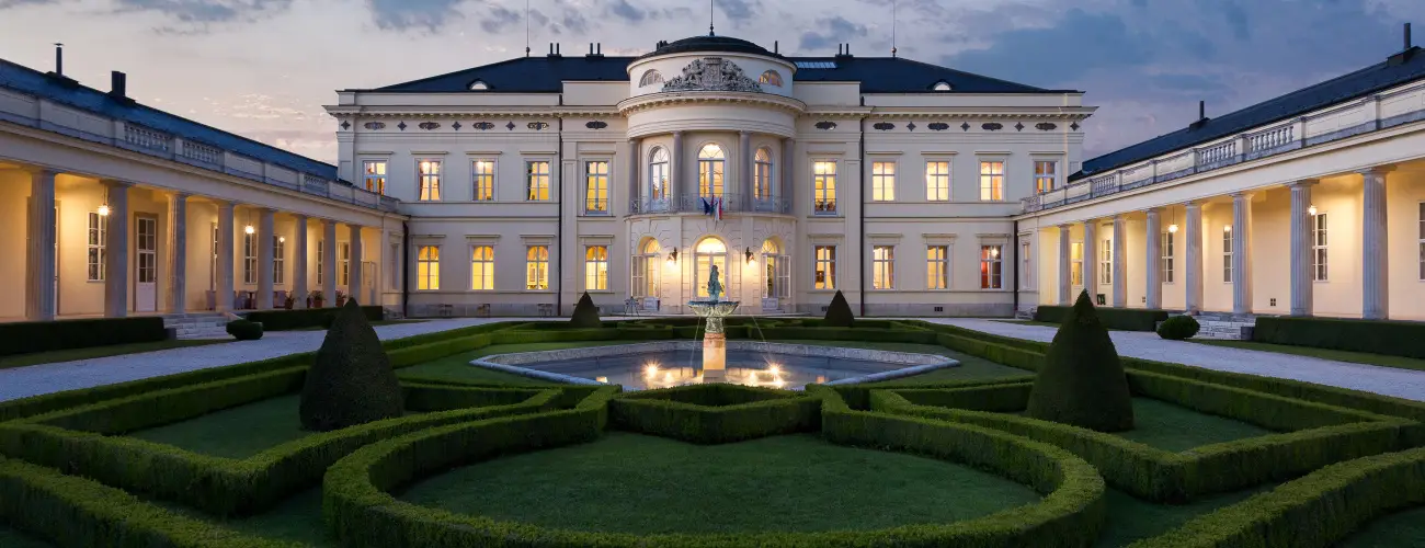Krolyi Kastly Hotel & Restaurant  Fehrvrcsurg - Karcsony - specilis elrefizetssel