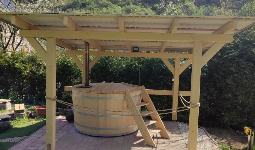 Kat�ng Vend�gh�z Tardos - Kar�csony (min. 2 �j)