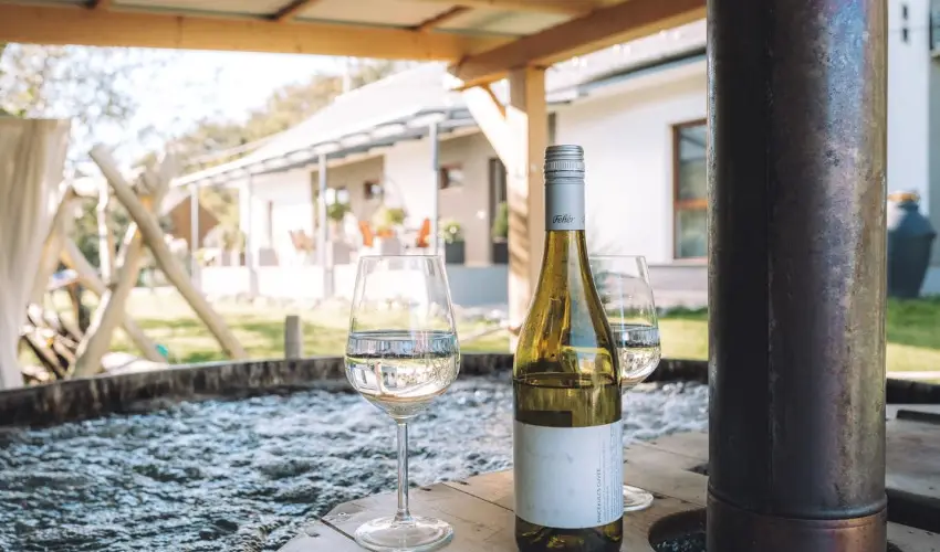 Kat�ng Vend�gh�z Tardos - Kar�csony (min. 2 �j)