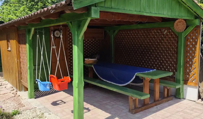 Kat�ng Vend�gh�z Tardos - Kar�csony (min. 2 �j)