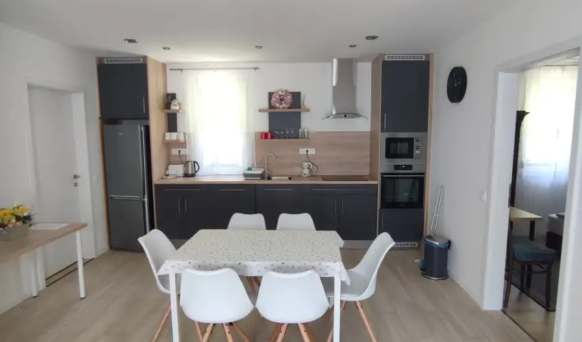 Kat�ng Vend�gh�z Tardos - Kar�csony (min. 2 �j)