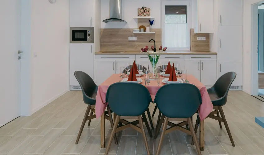 Kat�ng Vend�gh�z Tardos - Kar�csony (min. 2 �j)